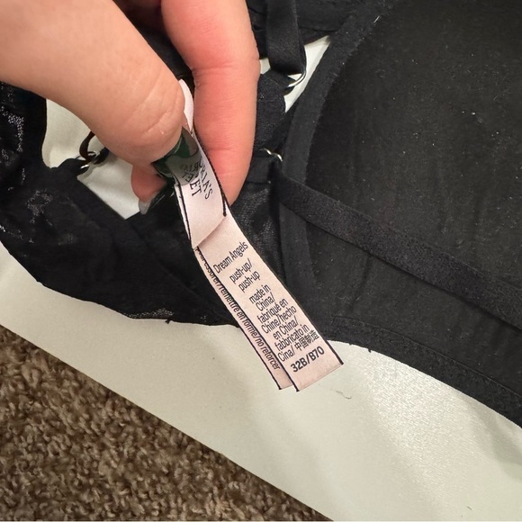 Victoria’s Secret black lace bra size 32B - Picture 6 of 7